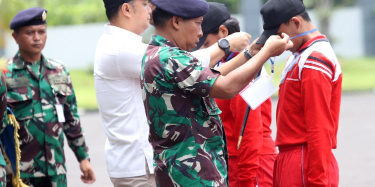 Wali Kota Surabaya Eri Cahyadi bersama Komandan Lanudal Juanda Kolonel Laut (P) Heru Prasetyo saat pembukaan Sekolah Kebangsaan di Lanudal Juanda (Foto: Diskominfo Surabaya)
