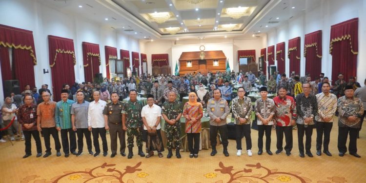 Komitmen Bersama Forkopimda Jatim dan Kabupaten/Kota se-Jawa Timur dalam menjaga stabilitas keamanan Saat Lebaran di Gedung Negara Grahadi