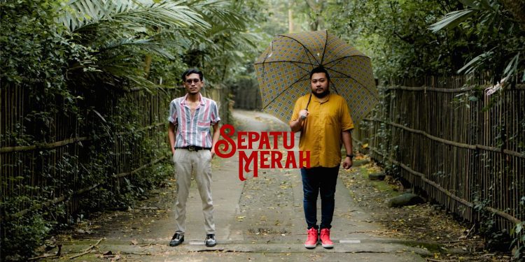 Foto: Sepatu Merah - Pesan Yang Masih