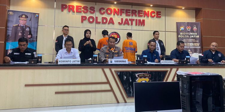 Polda Jatim saat merilis kasus pembobolan website resmi Pemprov Jatim dan ITS (Foto: Kominfo Jatim)
