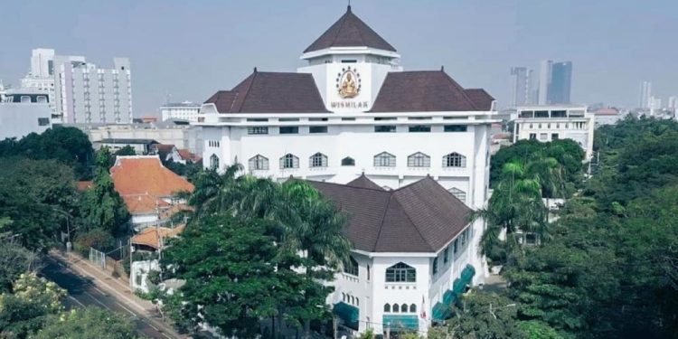 Gedung Wismilak Surabaya merupakan gedung cagar budaya