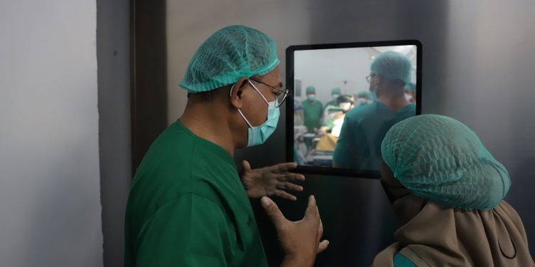RSUD dr M Soewandhie Live Surgery Bedah Tulang (Foto: Diskominfo Surabaya)