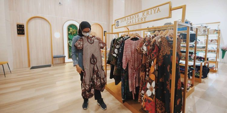 Batik Surabaya dipasarkan di Surabaya Kriya Galeri