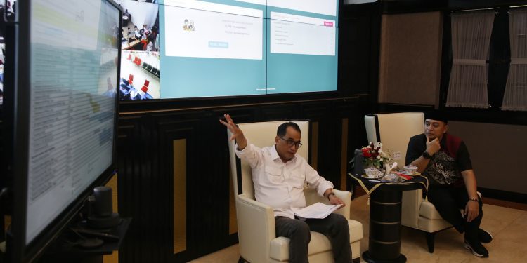 Menhub Budi Karya Sumadi bertemu dengan Wali Kota Surabaya membahas rencana pembangunan SRRL (Foto: Diskominfo Surabaya)